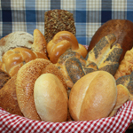 Reichhaltiges Angebot verschiedener Brot- und Brötchensorten